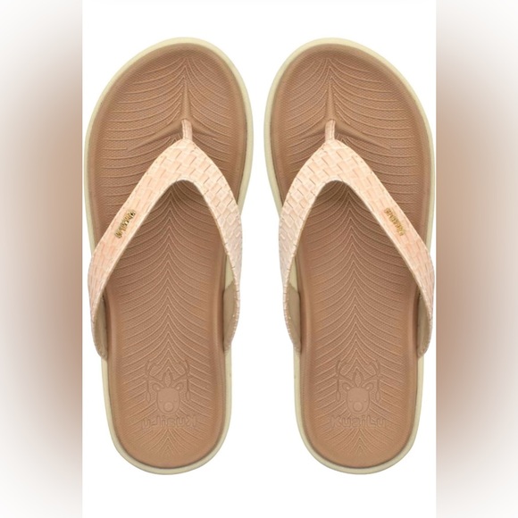 NWT Women Comfortable SlipOn Thong Flip Flops w/Cushion & Arch Support Beige 7.5 - Picture 2 of 5